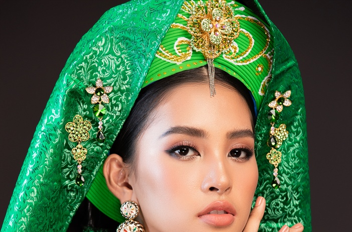 Hoa hậu Tiểu Vy trình diễn nghệ thuật chầu văn tại MissWorld
