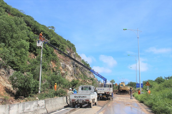 PC Khánh Hòa: Nhanh chóng khắc phục thiệt hại lưới điện sau bão số 8