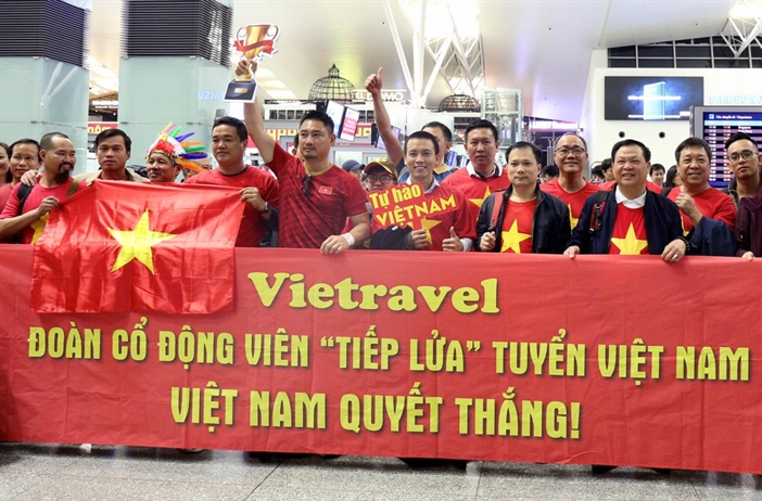Hàng ngàn CĐV Việt Nam có mặt ở UAE cổ vũ thầy trò HLV Park