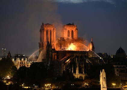 Cháy Nhà thờ Đức Bà (Paris, Pháp): Đau lòng trước một biểu tượng văn...