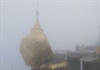 Bí ẩn ngôi chùa thiêng trên tảng đá dát vàng phá vỡ mọi nguyên tắc trọng lực ở Myanmar