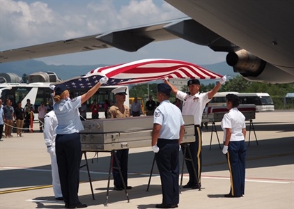 Hồi hương hài cốt quân nhân Mỹ lần thứ 151 tại sân bay quốc tế Đà Nẵng