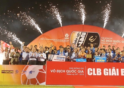 Lên ngôi vô địch V.League, CLB Hà Nội lập hàng loạt kỷ lục
