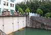 Khẩn trương lắp đặt hệ thống ống dẫn nước kín từ sông Đà vào Nhà máy