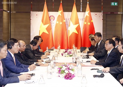 Thủ tướng Nguyễn Xuân Phúc gặp Thủ tướng Trung Quốc