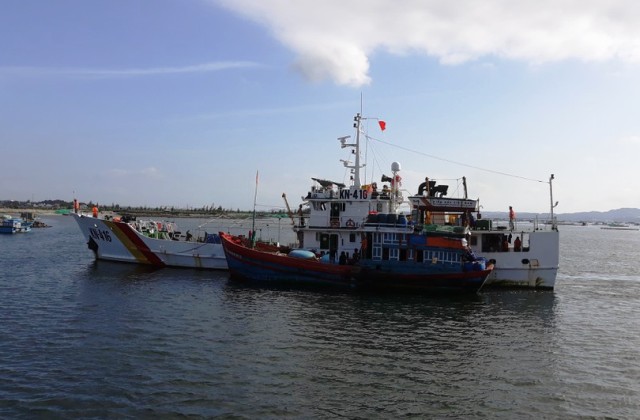 Khánh Hòa: Hỗ trợ đưa tàu cá bị nạn ở Trường Sa vào đất liền an toàn