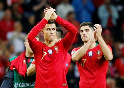 Ronaldo quyên góp tiền giúp đỡ đồng nghiệp bị ảnh hưởng bởi dịch Covid-19