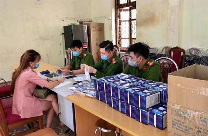 Sơn La bắt giữ đối tượng làm giả hơn 1.300 khẩu trang y tế