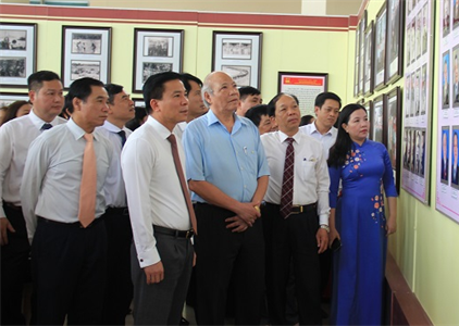 Trưng bày chuyên đề 90 năm truyền thống vẻ vang của Đảng bộ tỉnh Thanh Hóa