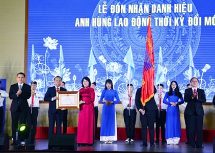 ĐH Quốc gia TP.HCM đón nhận danh hiệu Anh hùng lao động thời kỳ đổi mới