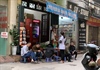 Hà Nội: Bất chấp lệnh cấm, hàng quán vỉa hè "vô tư" hoạt động trên nhiều tuyến phố