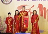 Đại sứ Mỹ tại VN Daniel J. Kritenbrink hứng thú với tà áo dài Việt