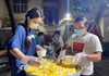 Hoa hậu Mai Phương Thúy cùng nhiều văn nghệ sĩ hỗ trợ cho y bác sĩ Bệnh viện Bệnh Nhiệt đới