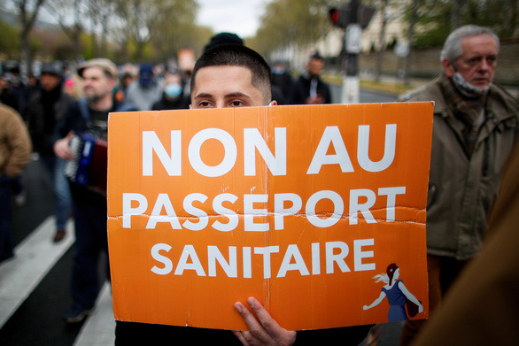 Pháp: Người dân phản đối quy định hạn chế lây lan dịch Covid-19