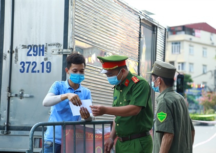 Bí Thư Thành ủy Hà Nội: "Trước mắt, tiếp tục sử dụng giấy đi đường đã cấp"