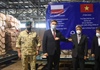 Ba Lan trao tặng 8 tấn trang thiết bị, vật tư chống dịch Covid-19