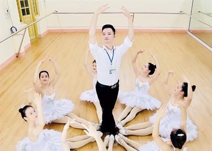Niềm đam mê yêu múa của thầy giáo dân tộc Thái