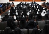 Phụ nữ Afghanistan phản đối lệnh trùm khăn đen của Taliban