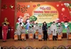 Phó Chủ tịch nước Võ Thị Ánh Xuân trao quà Trung thu cho các bệnh nhi