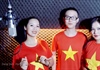 Á hậu Trang Viên cùng dàn nghệ sĩ hòa giọng cổ vũ đội tuyển Việt Nam chiến thắng