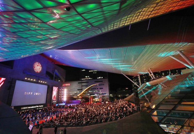 Liên hoan phim quốc tế Busan lần thứ 26 khai mạc, sôi động trở lại