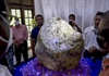 Đào được viên sapphire quý hiếm 310kg lớn nhất thế giới