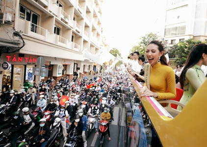 Hoa hậu Thùy Tiên: “Mình phải cố gắng hơn, 200 lần, thậm chí 300 lần,...