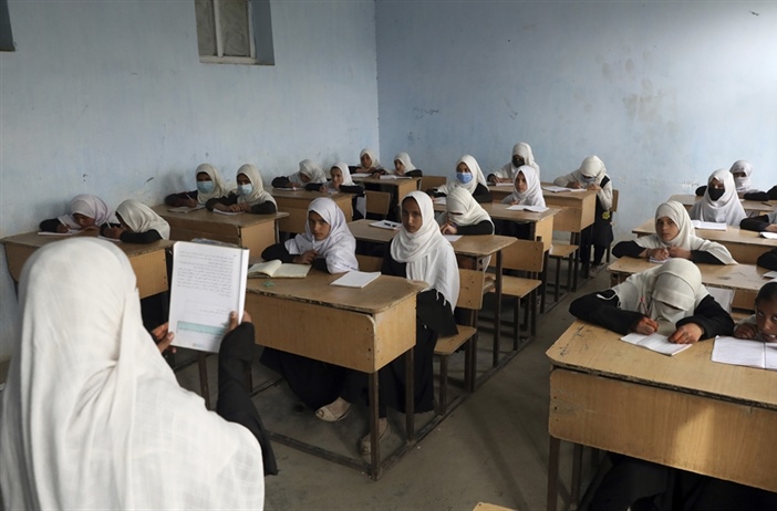 Afghanistan: Hàng nghìn nữ sinh trung học đã được đi học trở lại