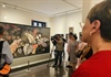Các đại sứ, chuyên gia UNESCO choáng ngợp với nghệ thuật sơn mài Việt Nam