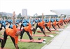 Gần 3.000 người tham gia Ngày Quốc tế Yoga lần thứ 8 tại Quảng Ninh
