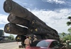 Tạm giữ xe đầu kéo chở hàng chục khối gỗ lim qua địa phận Quảng Ngãi