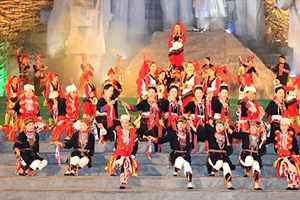 Gần 2000 nghệ nhân, diễn viên tham gia Ngày hội văn hóa dân tộc Dao toàn quốc