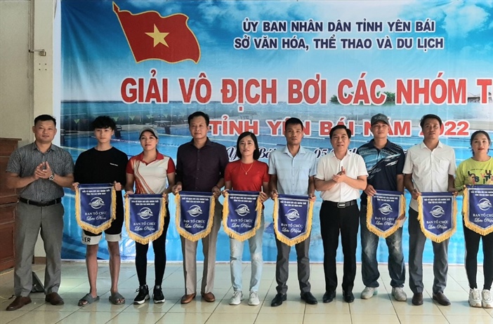130 VĐV tham gia giải Vô địch bơi các nhóm tuổi Yên Bái năm 2022