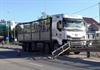 Quảng Ngãi: Xe tải tông sập khoảng 80m dải phân cách trên QL1A