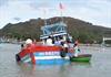 Tiếp cận, lai dắt tàu cá ngư dân Quảng Ngãi gặp nạn vào đảo Song Tử Tây an toàn