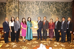 Nguyên Phó Cục trưởng Cục Hợp tác quốc tế Lê Ngọc Định nhận Huân chương Lao động Lào