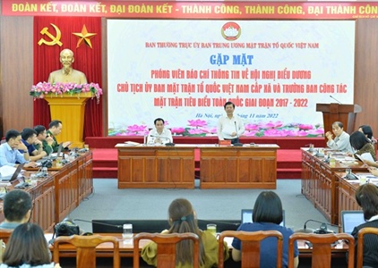 Biểu dương gần 300 Chủ tịch UB MTTQ Việt Nam cấp xã và Trưởng ban công...