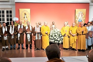 Triển lãm "Sen đầu hạ" chào mừng Đại hội đại biểu Giáo hội Phật giáo lần IX