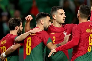 Bồ Đào Nha thắng trận thứ hai liên tiếp, giành vé vào vòng trong