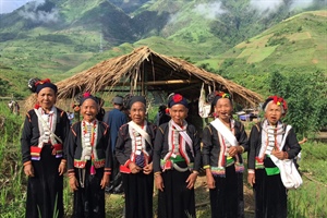 Bảo tồn trang phục truyền thống dân tộc Khơ Mú gắn với phát triển du lịch
