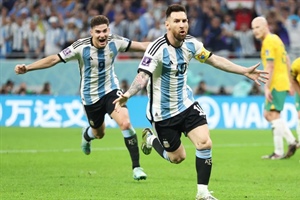 Messi ghi bàn giúp Argentina vào tứ kết World Cup 2022