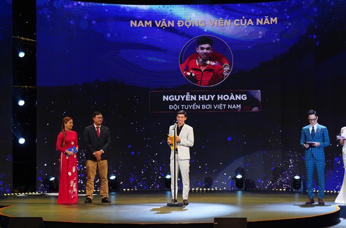 Nguyễn Huy Hoàng đoạt cú đúp giải thưởng tại Gala Cúp chiến thắng
