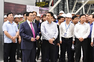 Thủ tướng kiểm tra tiến độ nhà ga T2 Cảng hàng không quốc tế Phú Bài