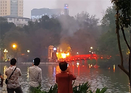 Hà Nội: Đám cháy tại bốt thu vé đền Ngọc Sơn đã được dập tắt kịp thời