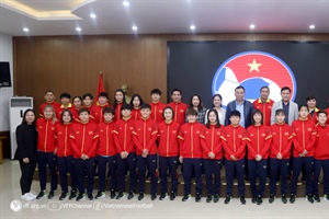 Lãnh đạo VFF động viên tuyển nữ Việt Nam trước khi làm nhiệm vụ tại vòng loại Olympic