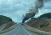Xe đầu kéo bốc cháy trên cao tốc Cam Lộ- La Sơn