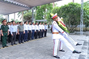 Thủ tướng Phạm Minh Chính viếng Nghĩa trang Liệt sĩ quốc gia Vị Xuyên, tỉnh Hà Giang
