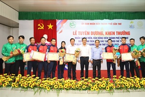 Cần Thơ: Khen thưởng HLV, VĐV đạt thành tích tại SEA Games 32 và Giải vô địch Cử tạ châu Á