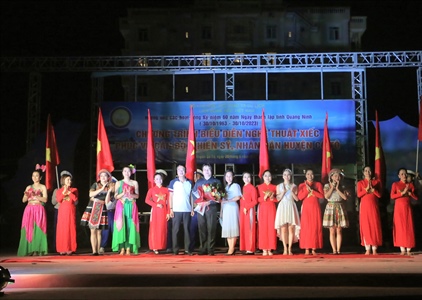 Liên đoàn Xiếc Việt Nam biểu diễn tại huyện đảo Cô Tô