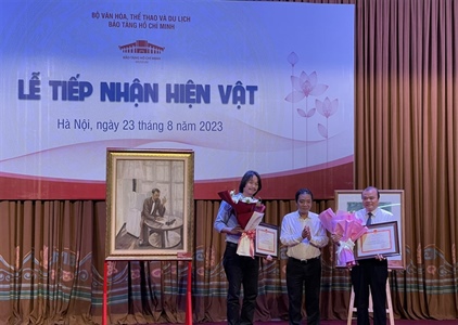 Bảo tàng Hồ Chí Minh tiếp nhận ba tác phẩm tranh của họa sĩ Văn Giáo về...
